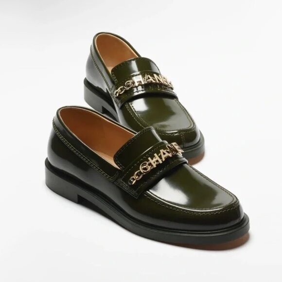 Chanel Loafers in Green with Chain Logo, size 38 - Picture 1 of 10